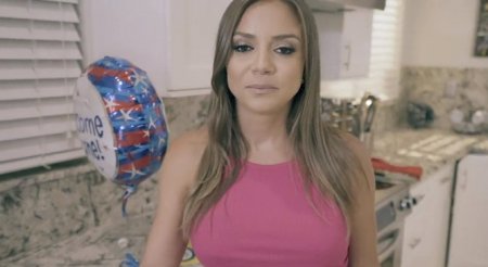 Обкончал лицо мачехе после долгого секса